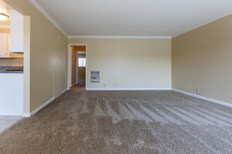 Torrance Palms in Torrance, CA - Building Photo - Interior Photo