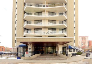 Riverview Towers in Edmonton, AB - Building Photo