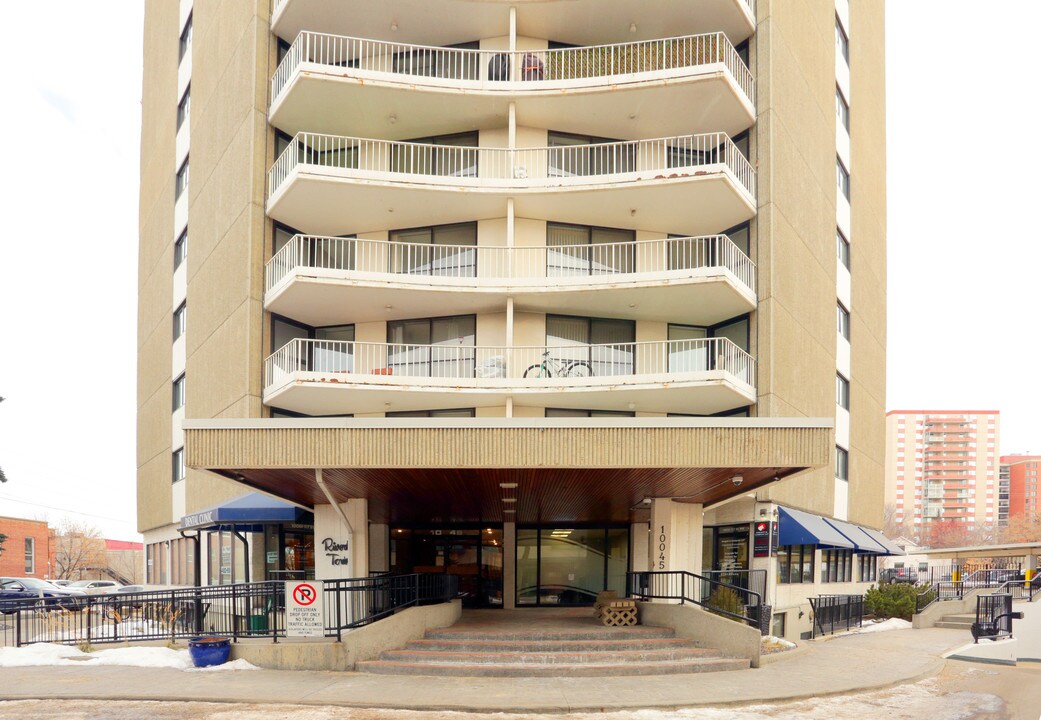 Riverview Towers in Edmonton, AB - Building Photo