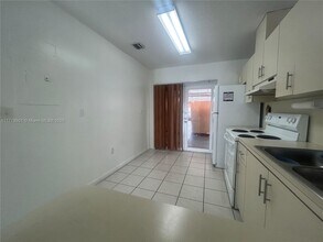 8923 NW 121st St in Hialeah, FL - Building Photo - Building Photo