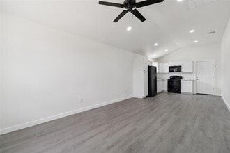 1087 Schubert Ln in Niederwald, TX - Building Photo - Building Photo