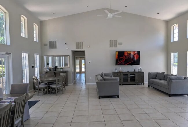 10200 Belle Rive Blvd, Unit 227 in Jacksonville, FL - Foto de edificio - Building Photo