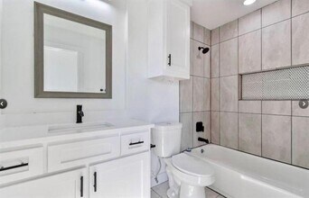 2113 Wright St in Greenville, TX - Building Photo - Building Photo