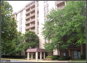 3100 S Manchester St in Falls Church, VA - Building Photo