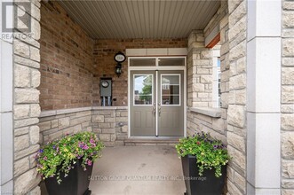 3300 Erasmum St in Oakville, ON - Building Photo - Building Photo