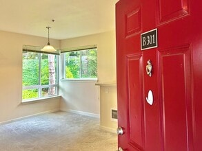 12006 NE 204th Pl in Bothell, WA - Building Photo - Building Photo