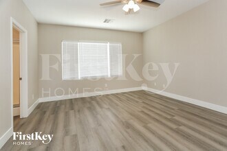 6834 N Dovecote Ave in North Las Vegas, NV - Foto de edificio - Building Photo