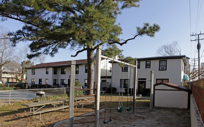 315 33rd St in Virginia Beach, VA - Foto de edificio - Building Photo