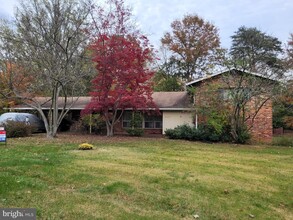 3743 Chain Bridge Rd in Fairfax, VA - Building Photo - Building Photo