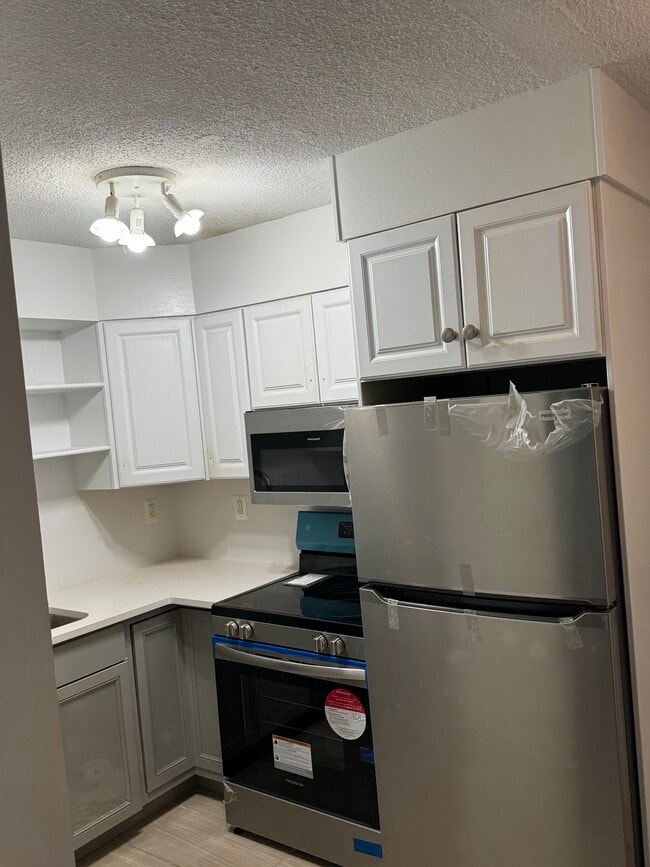 2059 Huntington Ave, Unit 402 in Alexandria, VA - Building Photo - Building Photo
