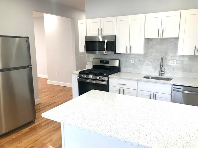 5 Moseley St, Unit 2 in Boston, MA - Building Photo - Building Photo