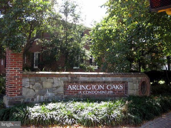 4370 N Pershing Dr in Arlington, VA - Building Photo - Building Photo