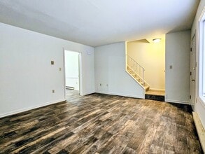 205 Riverview Dr in Ephrata, PA - Foto de edificio - Building Photo