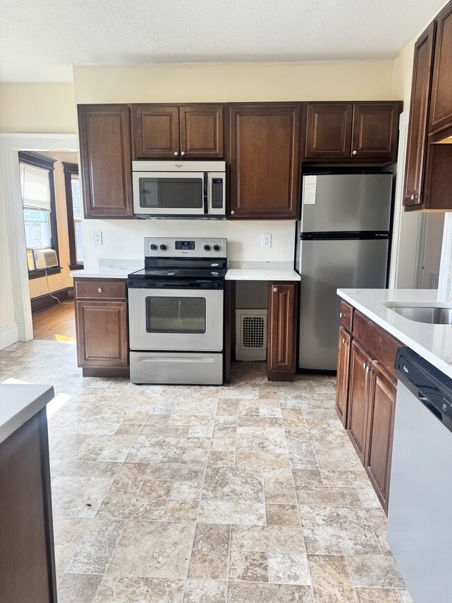 44 Oakwood Ave, Unit 2
