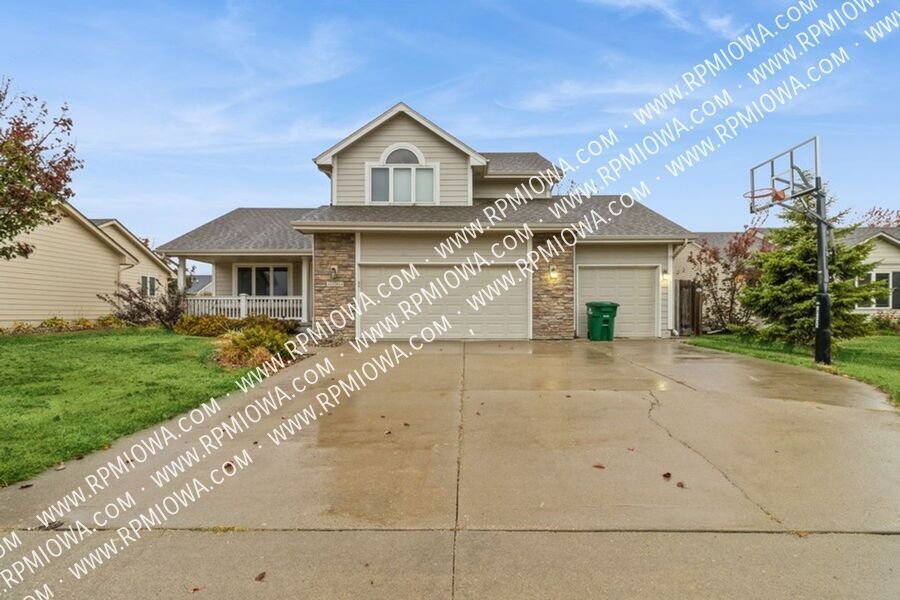 1204 NW 26th St in Ankeny, IA - Building Photo