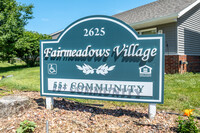 Fairmeadows Village-55+ Rental Community in West Des Moines, IA - Foto de edificio - Building Photo