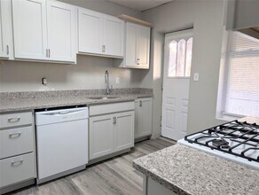 12 Railroad Ave in Chester, NY - Building Photo - Building Photo