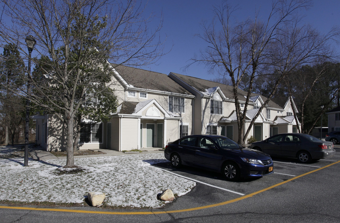 The Laurels in Dover, DE - Building Photo