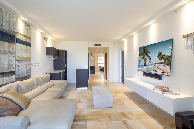 701 Crandon Blvd, Unit 402 in Key Biscayne, FL - Building Photo - Building Photo