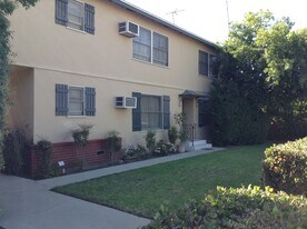 5005 Whitsett Ave in Valley Village, CA - Building Photo