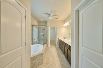 103 Sunrise Haven Dr in Montgomery, TX - Building Photo - Building Photo