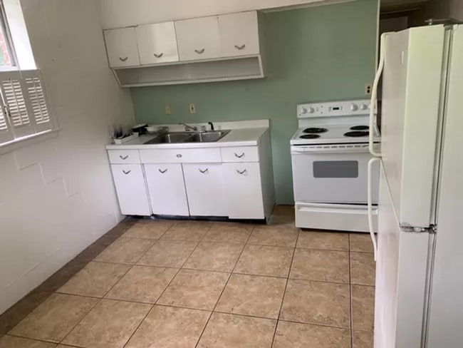 1022 N Pine St in Florence, AL - Building Photo - Building Photo