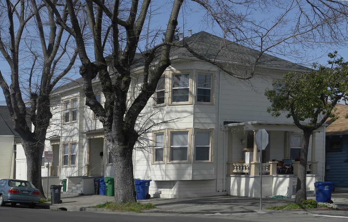 811 Buena Vista Ave in Alameda, CA - Foto de edificio