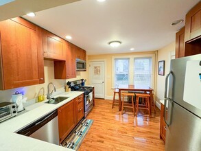 29 Montgomery St, Unit 1 in Cambridge, MA - Building Photo - Building Photo