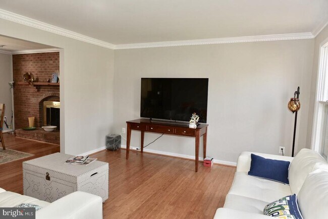 11778 Hollyview Dr in Great Falls, VA - Building Photo - Building Photo