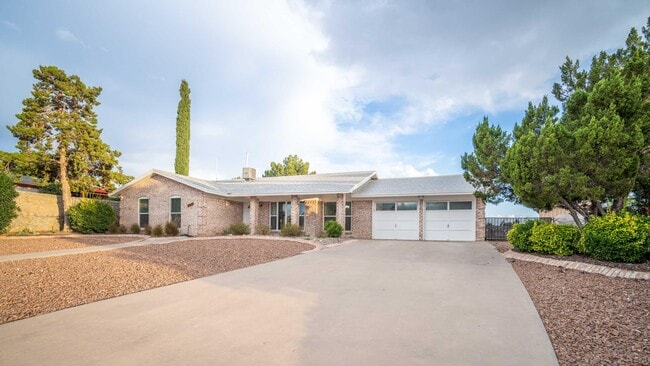 6912 La Cadena Dr in El Paso, TX - Building Photo - Building Photo
