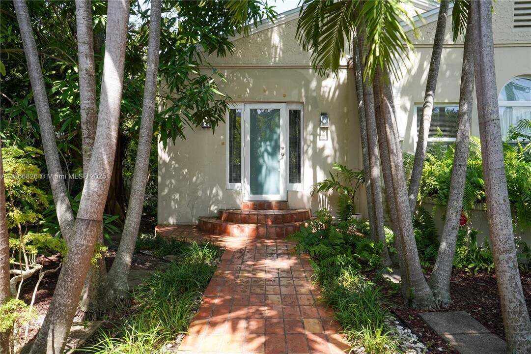 2280 SW 16th Ct in Miami, FL - Building Photo