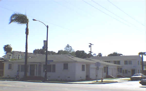 3324 E 11th St in Long Beach, CA - Foto de edificio - Building Photo