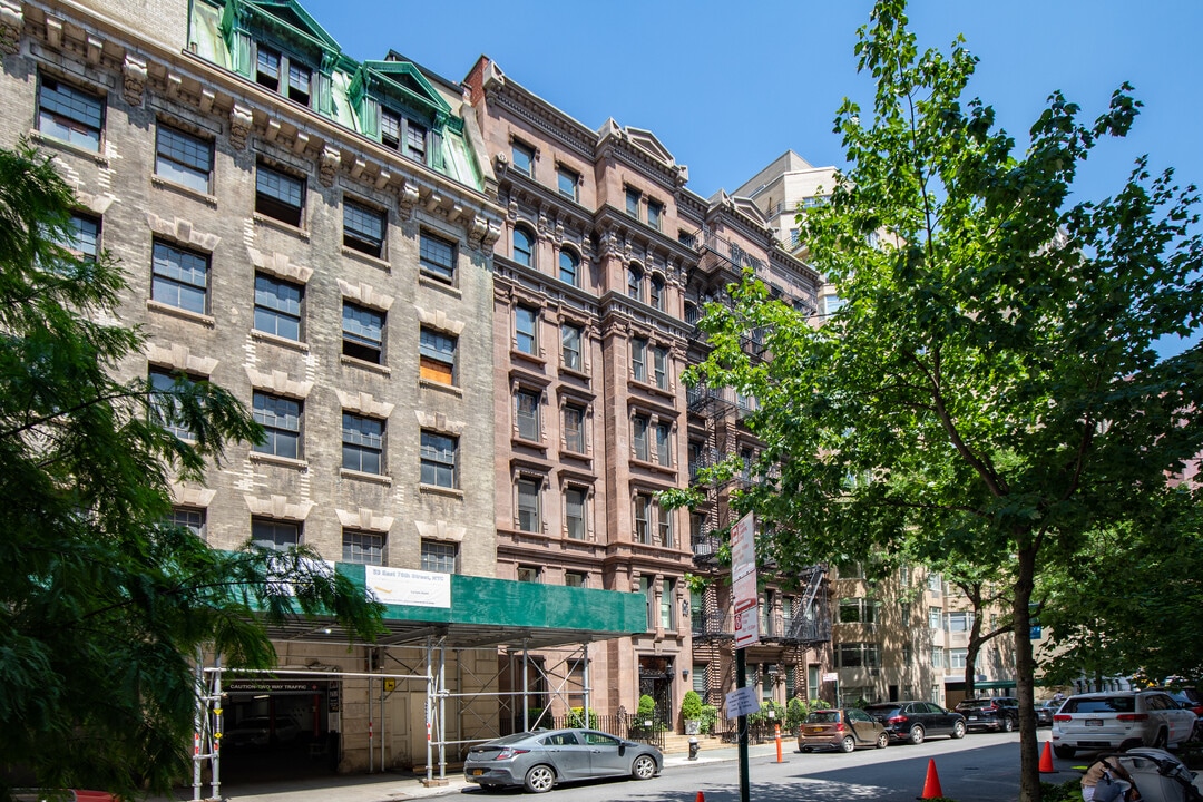 55-57 E 76th St in New York, NY - Foto de edificio