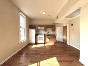 4 Washington Ave in Chelsea, MA - Foto de edificio - Building Photo