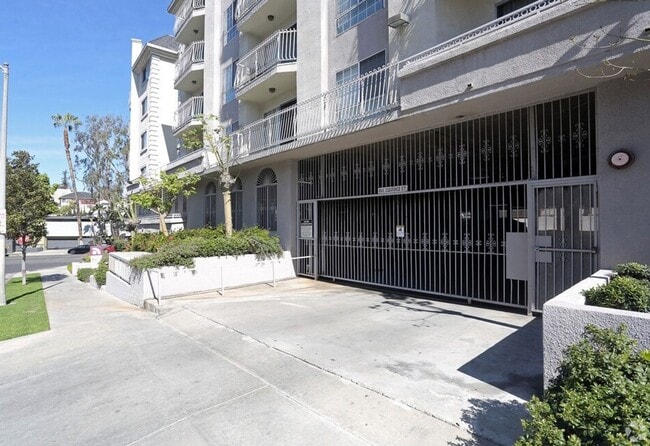 400 in Los Angeles, CA - Building Photo - Building Photo