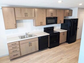 Lakefield Apartments in Minneapolis, MN - Foto de edificio - Building Photo