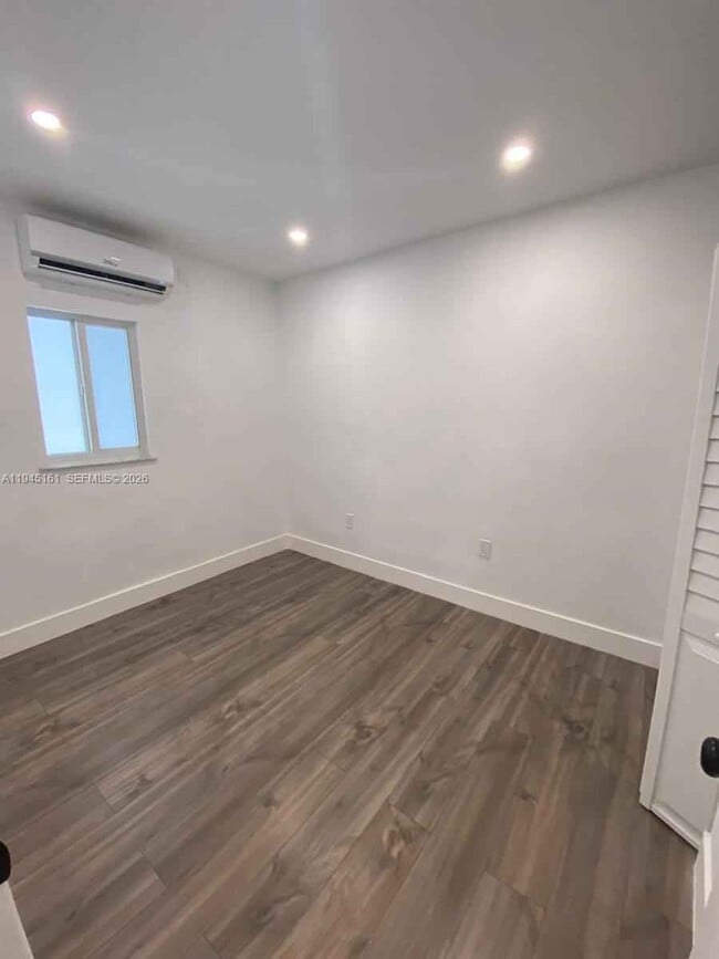 7411 Carlyle Ave in Miami Beach, FL - Building Photo - Building Photo