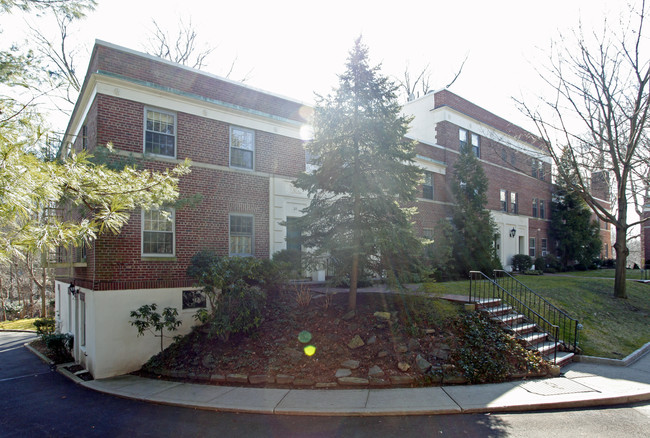 Brewster-Carver Apartments in Bronxville, NY - Building Photo - Building Photo