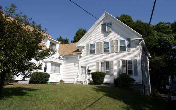 411-413 Washington St in Whitman, MA - Building Photo - Building Photo