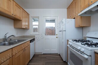 3021-3037 Luna Ave in San Diego, CA - Foto de edificio - Building Photo
