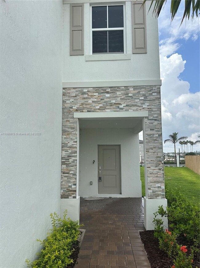 2464 SE 24th St in Homestead, FL - Building Photo - Building Photo
