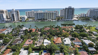 5650 Pine Tree Dr in Miami Beach, FL - Building Photo