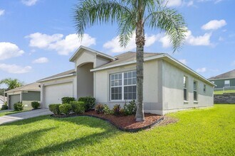 7632 Merchantville Cir in Zephyrhills, FL - Building Photo - Building Photo