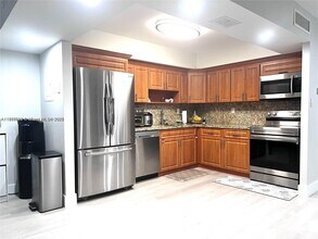 20200 W Country Club Dr in Aventura, FL - Building Photo - Building Photo