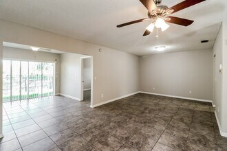 5105 Chamber Ct in Spring Hill, FL - Building Photo - Building Photo
