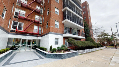 66-15 Thornton Place in Rego Park, NY - Building Photo - Building Photo