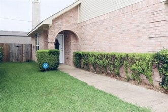 2320 Hunters Run Dr in Dallas, TX - Building Photo - Building Photo