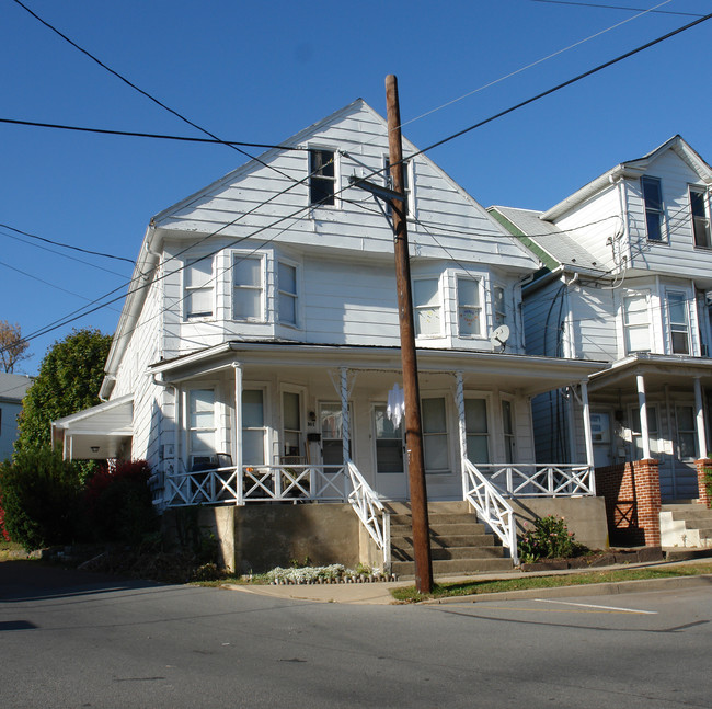 341-343 E 4th St in Bloomsburg, PA - Foto de edificio - Building Photo