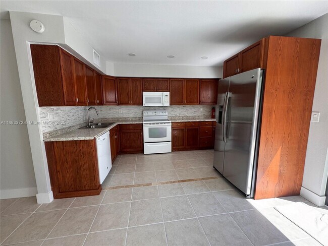 811 Sandtree Dr in Palm Beach Gardens, FL - Building Photo - Building Photo