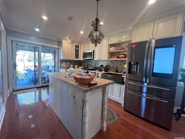 11 Maplewood Rd in West Babylon, NY - Building Photo - Building Photo